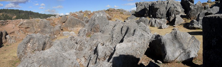 Cusco Sacsayhuam�n 10, Chaosbereich, geschmolzene Steine, Panorama 03
