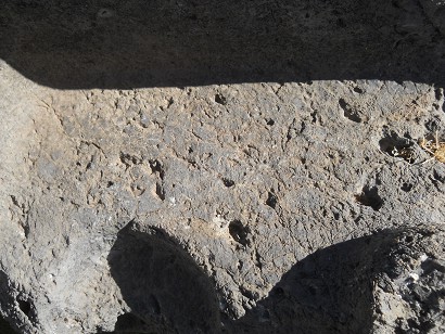 Cusco Sacsayhuam�n 10, Chaosbereich, Gigastein mit Schnitten, L�chern und Thronen - Thron Nahaufnahme 02