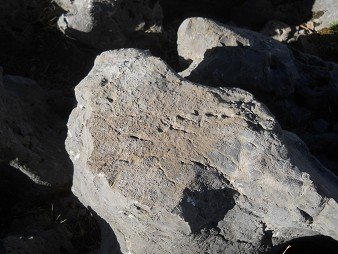 Cusco Sacsayhuam�n 10, chaos area, waved stone with throne, cuts and holes, an exmaple of a surface
