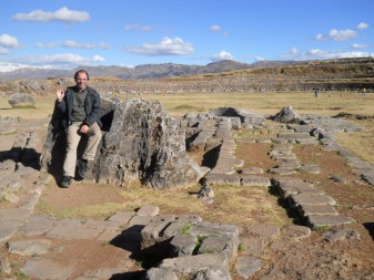 Cusco Sacsayhuam�n: Das Amphitheater, Michael Palomino gr�sst vom Thron 2