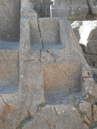 Cusco Sacsayhuam�n: Die Thronwand im Amphitheater, die kleinen Nischen
