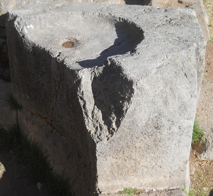 Cusco Sacsayhuam�n: Im Amphitheater, halbrunder Thron - Nahaufnahme