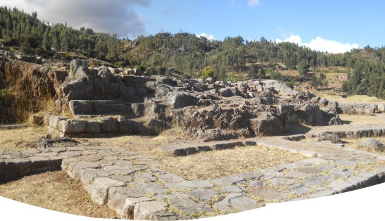 Cusco Sacsayhuam�n, Amphitheater: Eine weitere Thronzone: Fundamente und Throne, Panorama