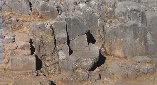 Cusco Sacsayhuam�n: el anfiteatro, trono 01