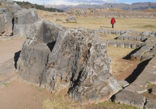 Cusco Sacsayhuam�n: el anfiteatro, trono 02
