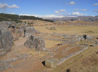 Cusco Sacsayhuam�n: el anfiteatro con una zona de caos, tronos, fundamentos 02