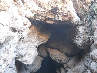 Cusco Sacsayhuam�n, noch mehr R�tsel: Tunnel 03, das Tunneldach am Ende des Tunnels