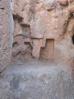 Cusco Sacsayhuam�n, noch mehr R�tsel: Geometrische Nischen und ein weiterer Tunnel 01