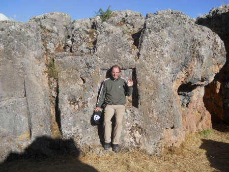 Cusco Sacsayhuam�n, noch mehr R�tsel: Michael Palomino gr�sst von einem Thron