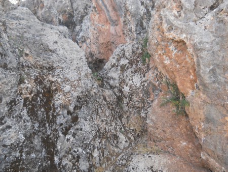 Cusco Sacsayhuam�n, zona final de roca negra roja con corte geom�trica