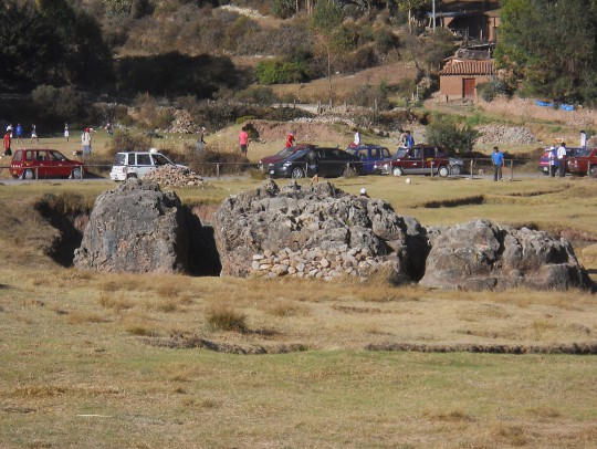 Cusco Sacsayhuam�n, noch mehr Felsen in der Wiese