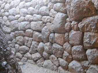 Cusco Sacsayhuam�n, even more mysteries: tunnel 01 - raw wall