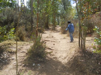 Cusco Sacsayhuam�n 13, der Spaziergang zur
              "Zone X" (Laco, Mondtempel) durch den Wald mit
              F�hrer