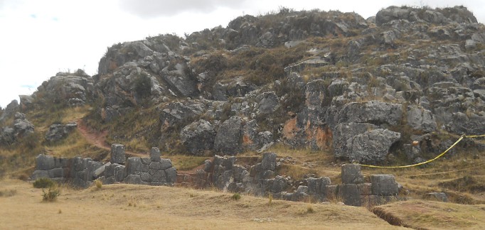 Cusco Sacsayhuam�n 14: Zone X (Laq'o, Laco, Mondtempel), der letzte Aufstieg, Nahaufnahme