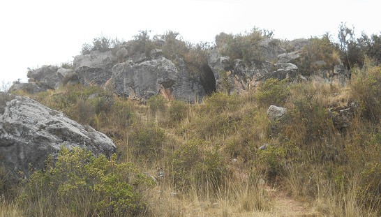 Cusco Sacsayhuam�n 14: Zone X (Laq'o, Laco, Mondtempel), Steinbruch mit Gigasteinen 02