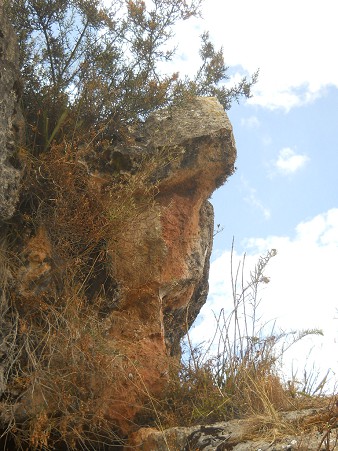 Zone X (Laq'o, Laco, Mondtempel): Schwarz-roter Felsen mit grossen Schnitten