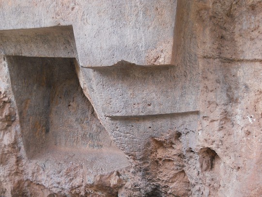 Zone X (Laq'o, Laco, Mondtempel): Umgest�rzter Thron, Detail 02