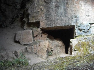 Cusco Sacsayhuam�n, Zone X (Laq'o, Laco, Mondtempel), gigantischer, umgest�rzter Thron 08
