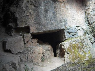 Cusco Sacsayhuam�n, Zone X (Laq'o, Laco, Mondtempel), gigantischer, umgest�rzter Thron 09