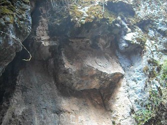 Cusco Sacsayhuam�n, Zone X (Laq'o, Laco, Mondtempel), gigantischer, umgest�rzter Thron 11, mit dem oberen Teil ("Dachkonstruktion", die zuvor wohl die Basis war)