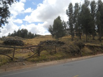 Cusco Sacsayhuam�n, Zone X (Laq'o / Laco): Die Strasse abw�rts in Richtung Cusco