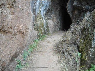 Cusco Sacsayhuam�n, Zona X (Laq'o, Laco, Templo de la Luna), camino a un t�nel