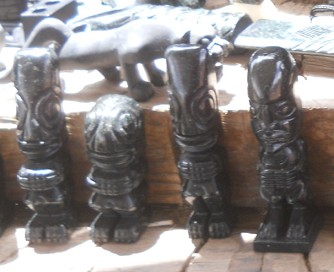 Kunsthandwerkwerkstatt in Cusco Sacsayhuamán:
Inkas oder andere Ausserirdische, Nahaufnahme - Es
waren GÖTTER Kunsthandwerkwerkstatt in Cusco
Sacsayhuamán: Inkas oder andere Ausserirdische,
Nahaufnahme - Es waren GÖTTER