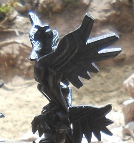 Kunsthandwerkwerkstatt in Cusco Sacsayhuam�n:
                    Schwarze Figuren 04, und noch ein Adler