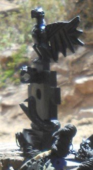 Handicraft workshop in Cusco
                    Sacsayhuam�n: black figurines 04, an eagle on a
                    cross of Mother Earth