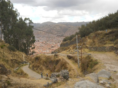 Cusco Sacsayhuam�n 16: Der Weg zur�ck nach Cusco, hier ist die Strasse wegen Steinen und Felsen unpassierbar
