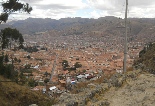 Cusco Sacsayhuam�n 16: Der Weg
              zur�ck nach Cusco, Sicht auf Cusco 01
