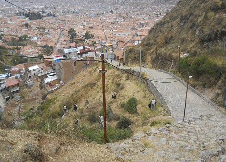 Cusco Sacsayhuam�n 16: Der Weg zur�ck nach Cusco, die Sicht auf Cusco 02