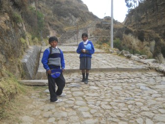 Cusco Sacsayhuam�n 16: Der Weg zur�ck nach Cusco, Kinder aus Cusco