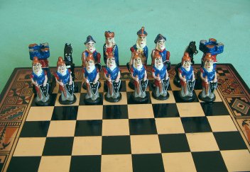 Die Aufstellung der Spanier komplett,
                        Hauptfiguren und Bauern (02)