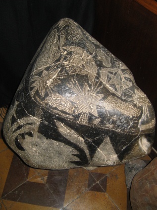 Die Sternkonstellationen auf dem
                            grossen Stein der Astronomie 03