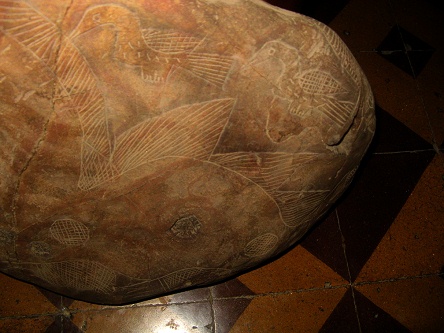 Gelber Dinosaurier
                          (Stegosaurus-Brontosaurus), Nahaufnahme der
                          V�gel