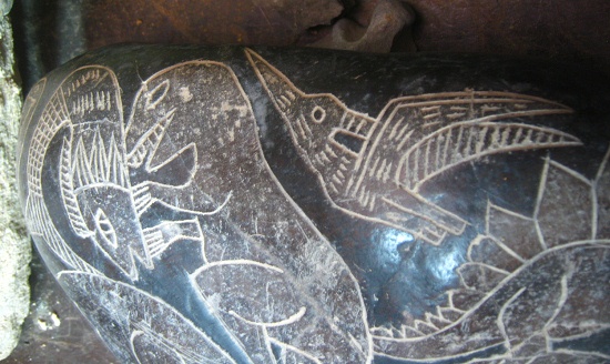 Ein Flugsaurier (�hnlich einem
                            Pteraranodon) mit einem Saurier �hnlich
                            einem Tarbosaurus