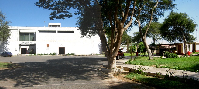 Das Museum mit dem kleinen Laden rechts,
                      Panoramafoto