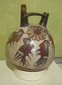 Flasche mit Kolibri-Zeichnung drauf,
                              Nahaufnahme