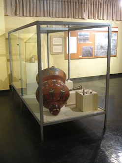 The showcase with the musical
                            instruments of Nazca culture
