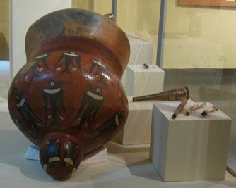 The big drum body with
                bird's design, close-up 02