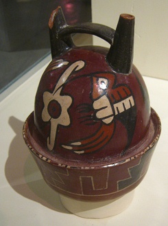 Botella de cer�mica de la cultura
                                  Nazca con colibr�s (02) volando
                                  alrededor de una flor, primer plano
                                  03