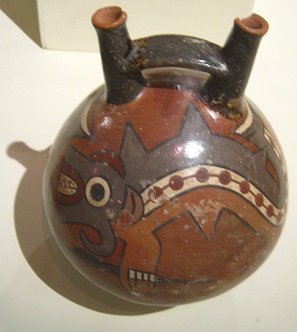 Botella de cer�mica de la cultura
                                  Nazca con el orca