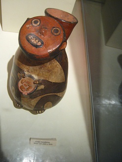 Vasija de cer�mica de la cultura
                                  Nazca en forma de un mono