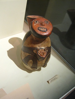 Vasija de cer�mica de la cultura
                                  Nazca en forma de un mono 02