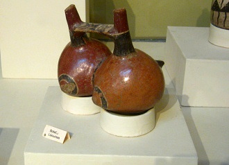 Botella de cer�mica en forma de
                            l�cumas