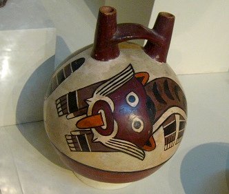 Botella de cer�mica de la
                                    cultura Nazca con un felino, primer
                                    plano 02