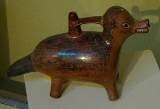 Botella de cer�mica en forma de
                                    un zorro, primer plano