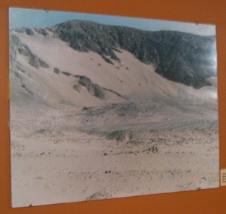 Kultst�tte zum Papagei ("Huaca del
                            Loro") im Trancas-Tal (valle Las
                            Trancas), Luftaufnahme