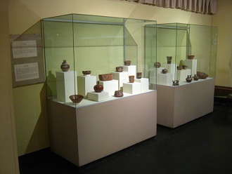 Vitrinas con la cer�mica de Wari
                            (Huari)